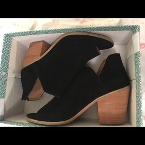 Susina Carina Lea Black Suede Booties